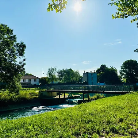La Maison Du Quai - Face A La Sevre Niortaise Hébergement de vacances *
