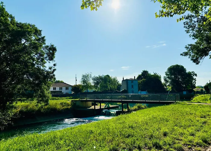 La Maison Du Quai - Face A La Sevre Niortaise Сasa de vacaciones *
